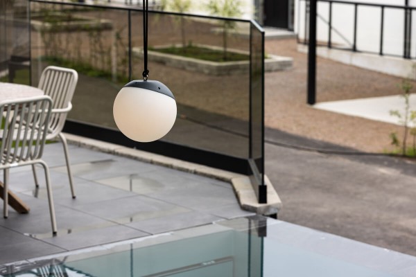 Doris taklampa Ø20x19 cm svart/vit Venture Home