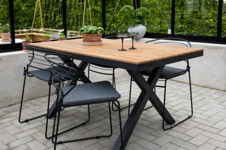 Garcia matbord 150x90 cm natur/svart Venture Home