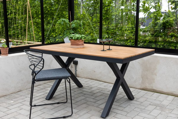 Garcia matbord 150x90 cm natur/svart Venture Home