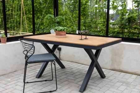 Garcia matbord 150x90 cm natur/svart Venture Home