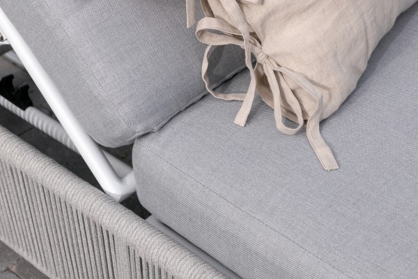 Virya solsäng grå/vit Venture Home