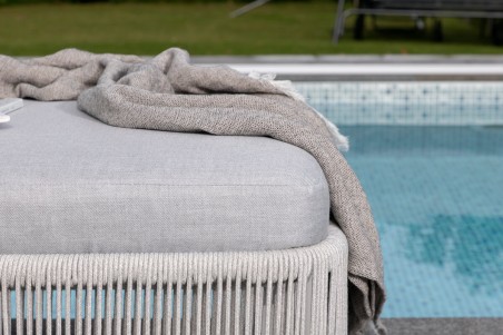 Virya solsäng grå/vit Venture Home