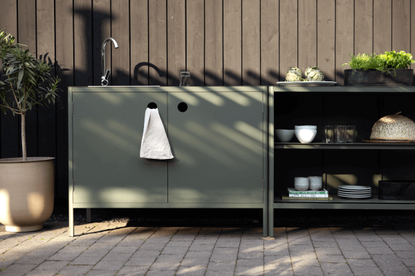 Kelia utekök med öppna hyllor nordic green Brafab